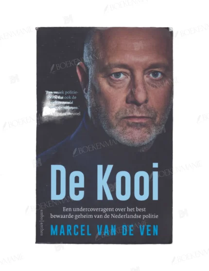 Photo of book De kooi. Een undercoveragent over het best bewaarde geheim van de Nederlandse politie - Marcel van de Ven